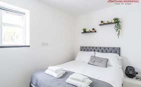 Arch-View Apartment 1 By Icon Living Properties Short Lets & Serviced Accommodation Wembley